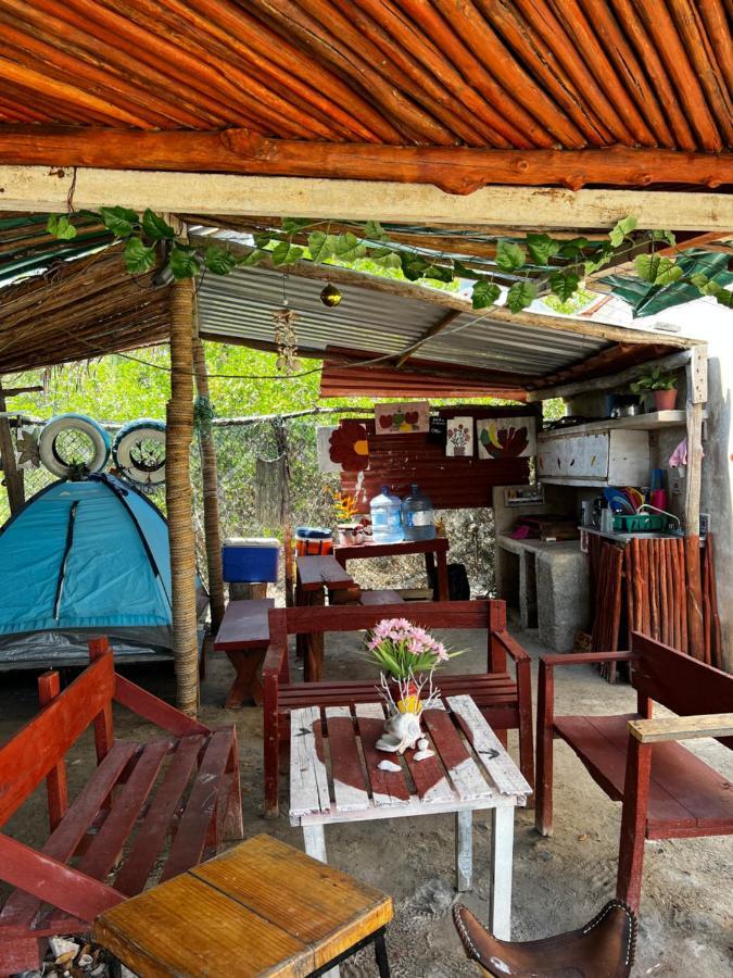 הולבוקס איילנד Casa De Los Santos Camping Y Eco Cabanas מראה חיצוני תמונה