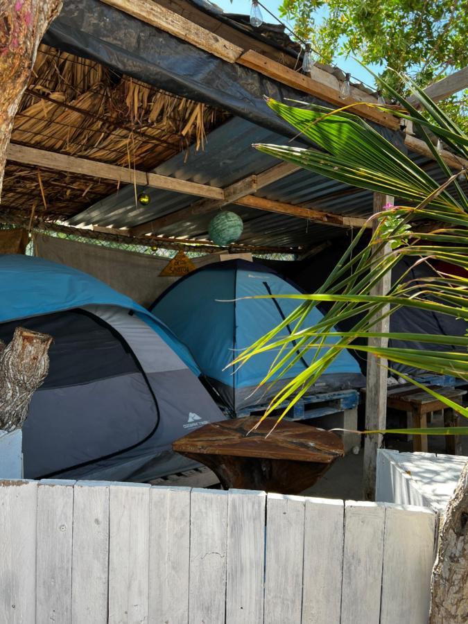 הולבוקס איילנד Casa De Los Santos Camping Y Eco Cabanas מראה חיצוני תמונה